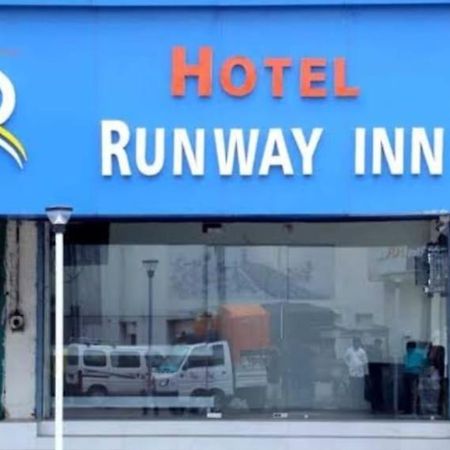 Hotel Runway Inn 아흐메다바드 외부 사진