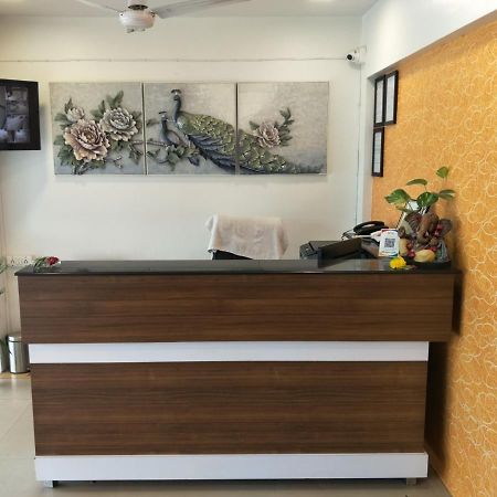 Hotel Runway Inn 아흐메다바드 외부 사진