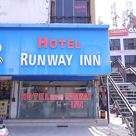 Hotel Runway Inn 아흐메다바드 외부 사진