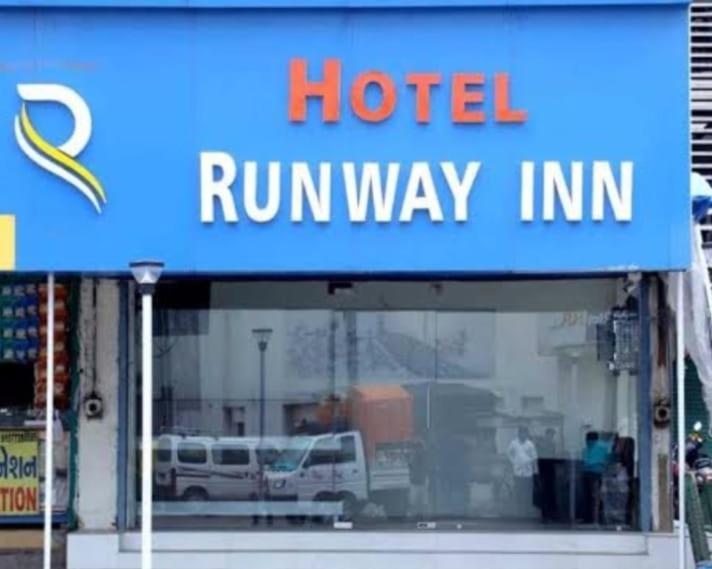 Hotel Runway Inn 아흐메다바드 외부 사진